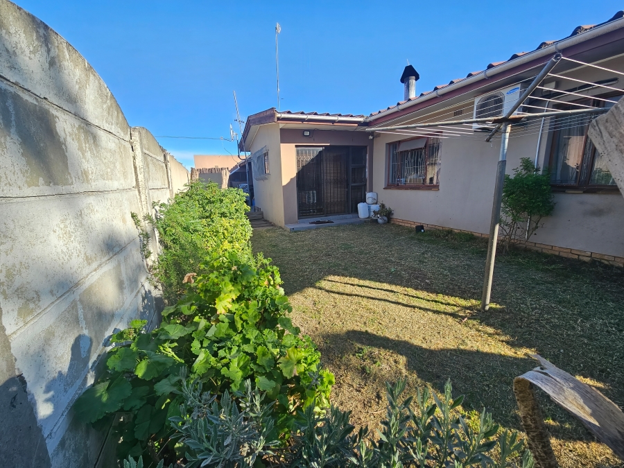 3 Bedroom Property for Sale in Peerless Park North Western Cape